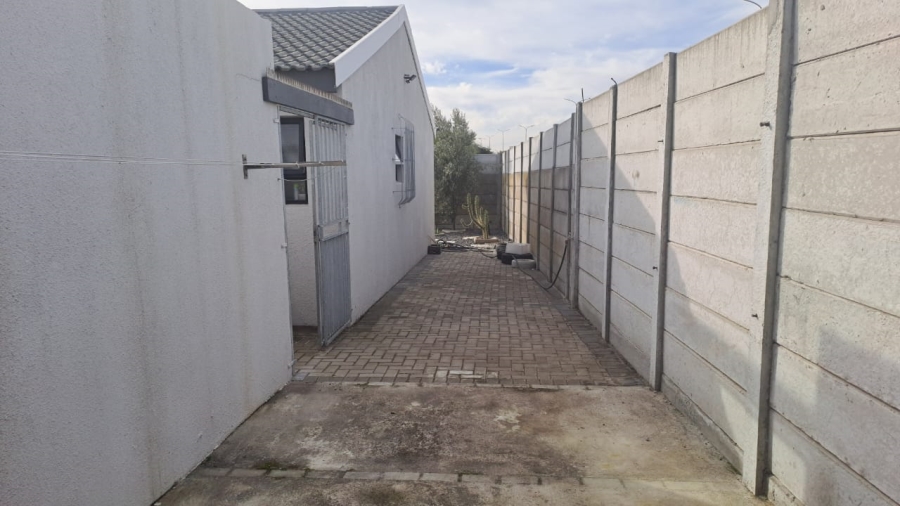 3 Bedroom Property for Sale in Loucharmante Western Cape